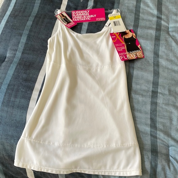 Flexees -Instant slimmer flexi- camisole tank, adjustable straps - Picture 1 of 6